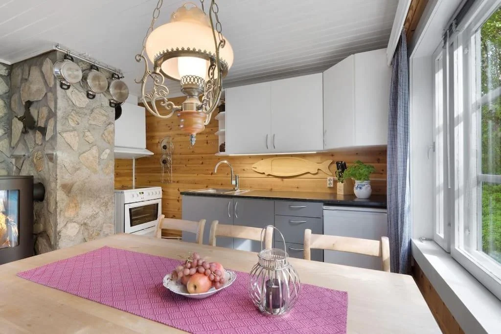 The Midnight Sun Cabin Grov