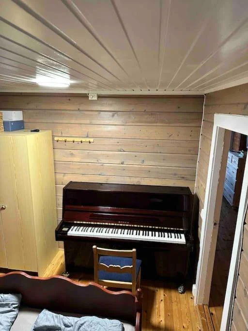 The Midnight Sun Cabin Grov