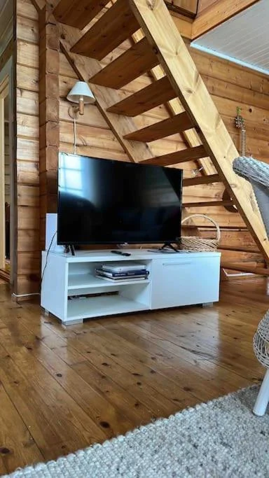 The Midnight Sun Cabin Grov