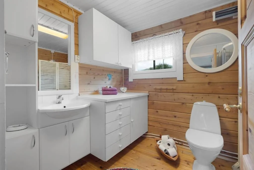 The Midnight Sun Cabin Grov