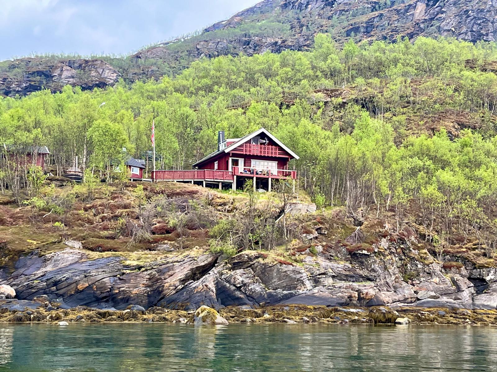 The Midnight Sun Cabin Grov