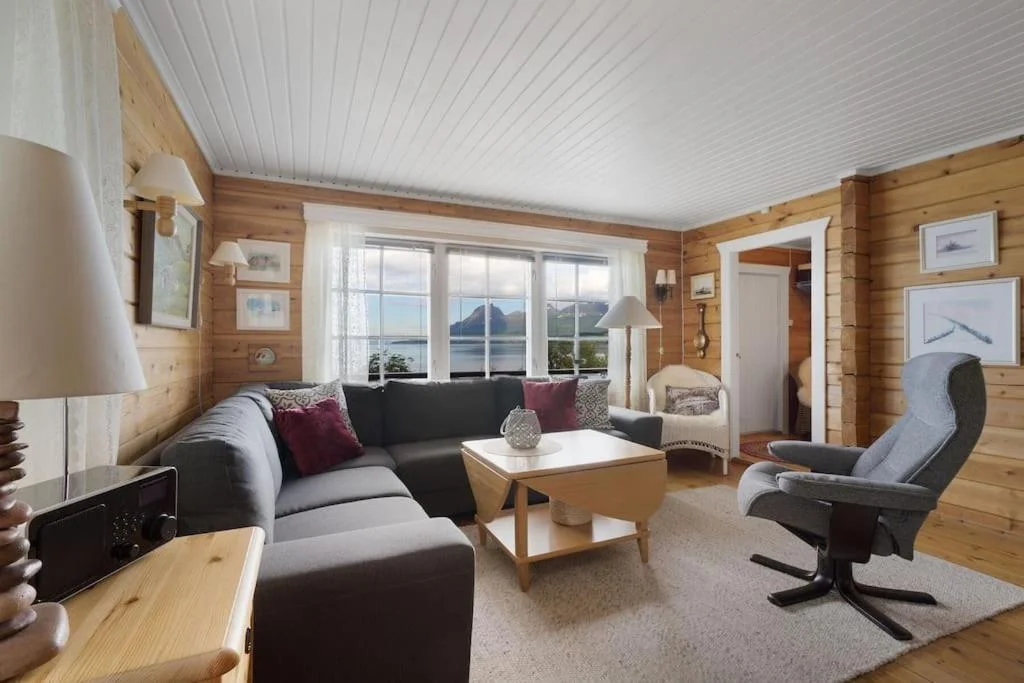 The Midnight Sun Cabin Grov