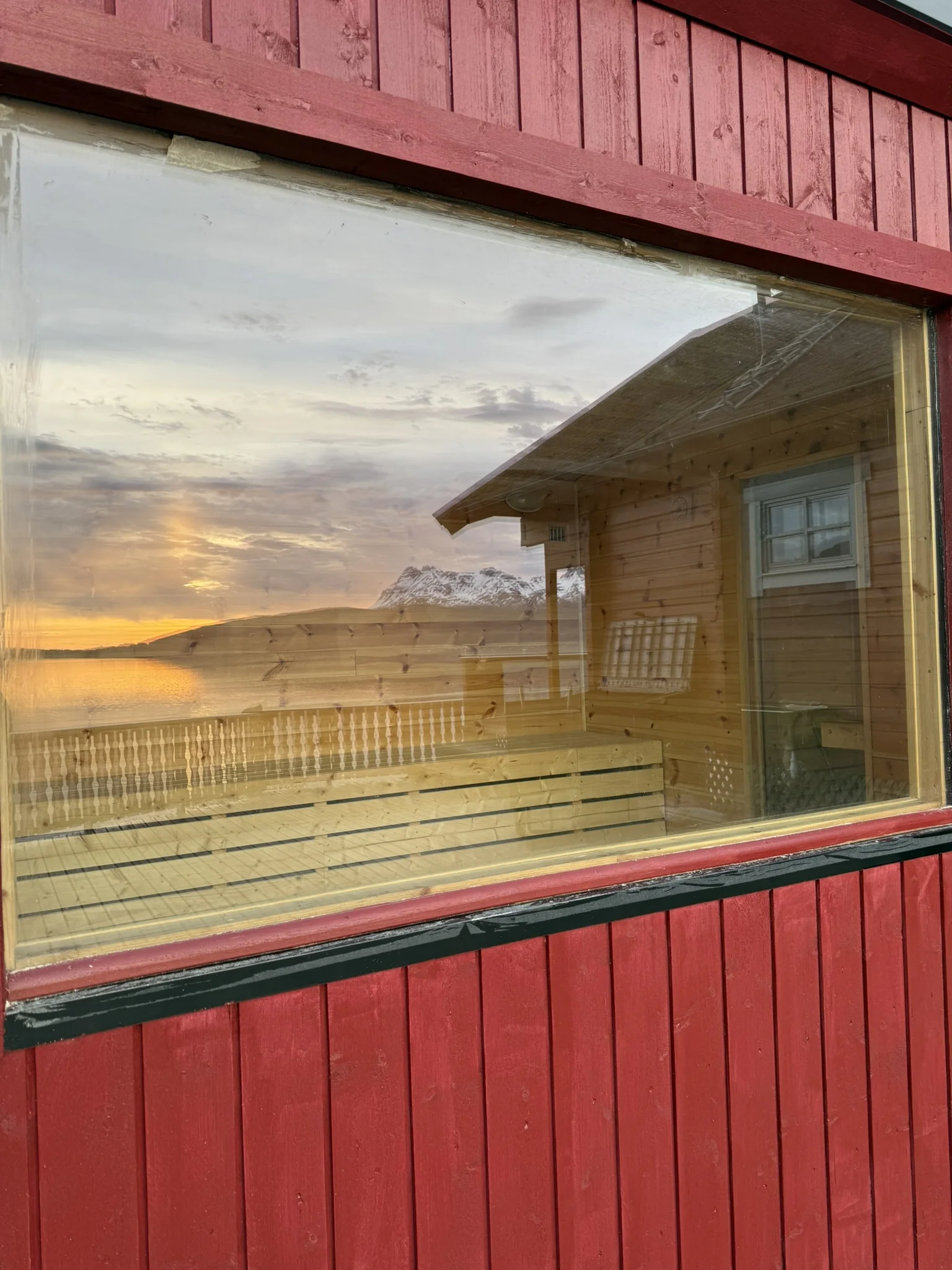 The Midnight Sun Cabin Grov