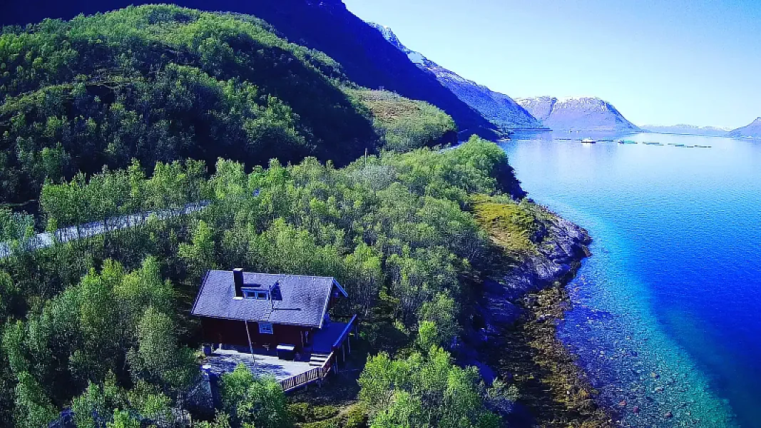 The Midnight Sun Cabin Grov